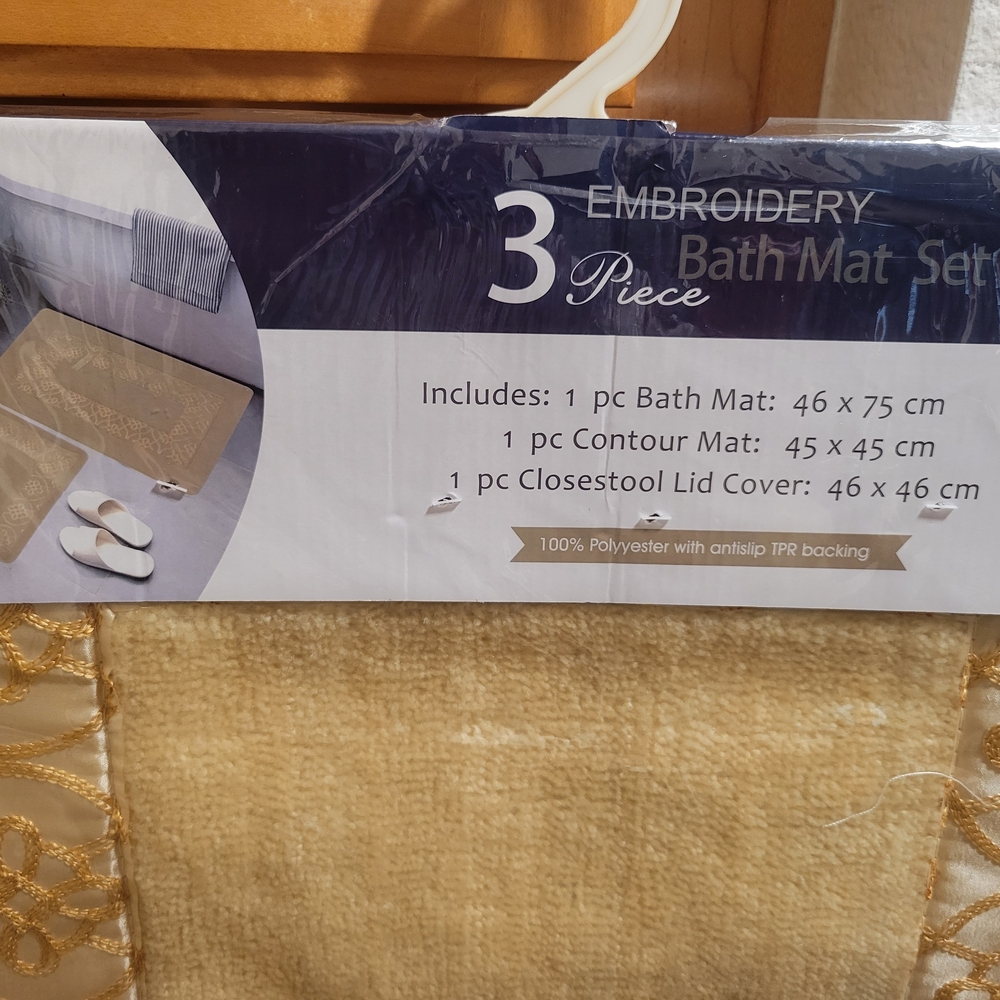 3-Piece Embroidery Bath Mat Set - Gold